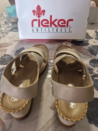 Sandalias Rieker Beige y Blancas