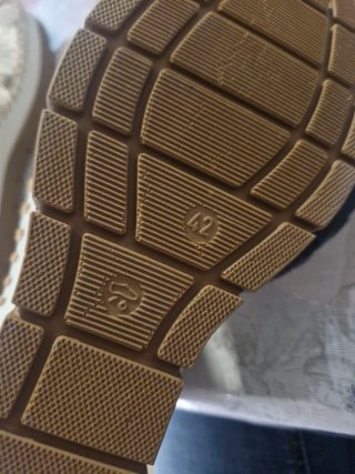 Sandalias Rieker Beige y Blancas