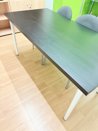 Mesa de trabajo de madera negra de Ikea