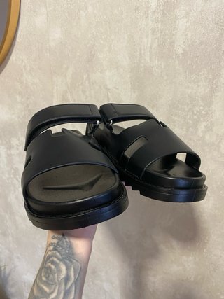 Sandalias negras con velcro