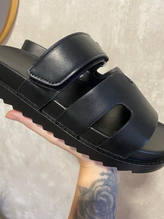 Sandalias negras con velcro