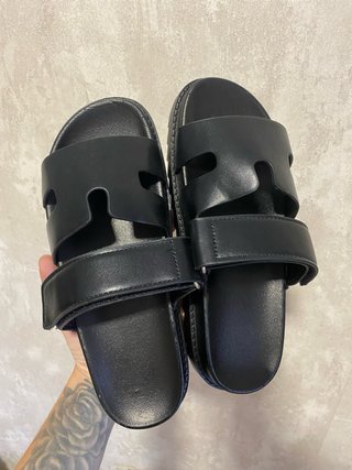Sandalias negras con velcro