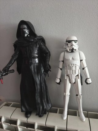 Figuras Star Wars Kylo Ren y Stormtrooper