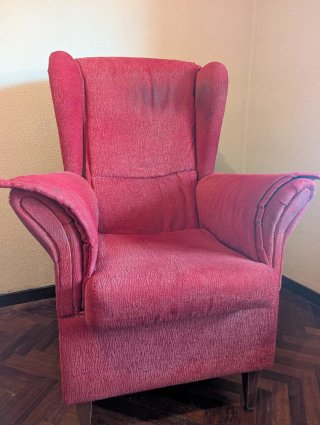 Butaca orejera tapizado rojo