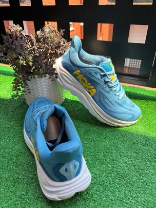 Hoka Clifton 10 Azul y Amarillo