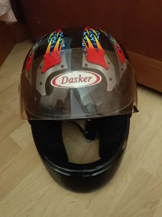 Casco de moto Dasker con funda original..