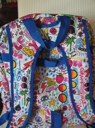 Mochila escolar con estampado divertido