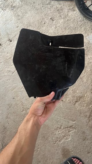Careta plana negra moto