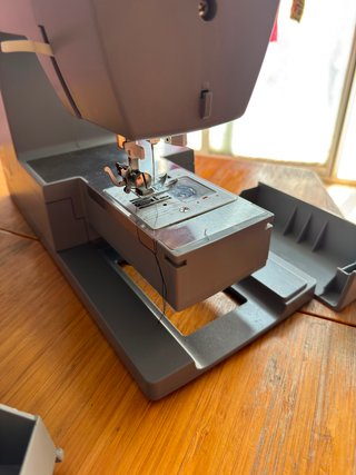 Máquina de Coser Singer Heavy Duty 4432 + Pedal