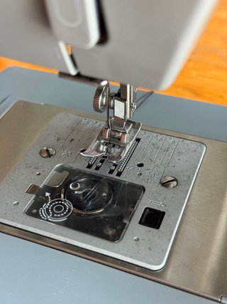 Máquina de Coser Singer Heavy Duty 4432 + Pedal