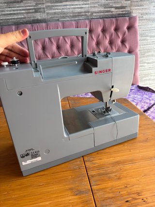 Máquina de Coser Singer Heavy Duty 4432 + Pedal