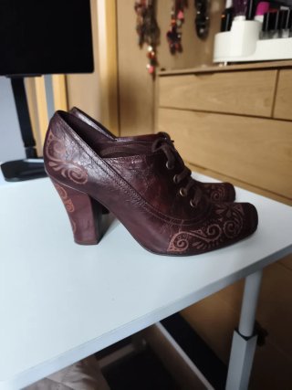 Zapatos Silvia Rebatto Marrones con Cordones