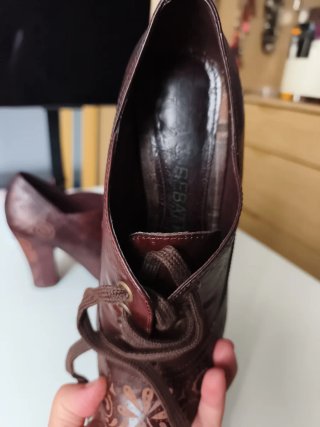 Zapatos Silvia Rebatto Marrones con Cordones