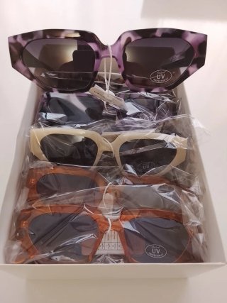 Likidacion Lotes de 50Gafas100€  precio marcan 15€