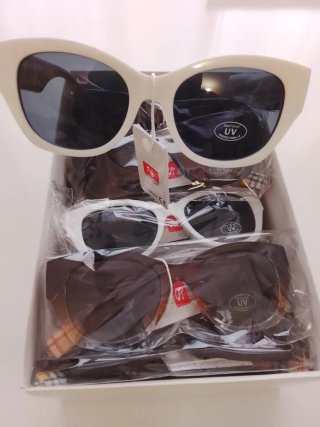 Likidacion Lotes de 50Gafas100€  precio marcan 15€