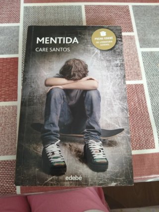 Libro "Mentida" Care Santos en Catalán