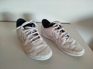Zapatillas Artengo Blancas y Plateadas
