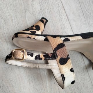 Sandalias RAMON TENZA Beige y Marrón. Muy cómodas.