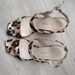 Sandalias RAMON TENZA Beige y Marrón. Muy cómodas.