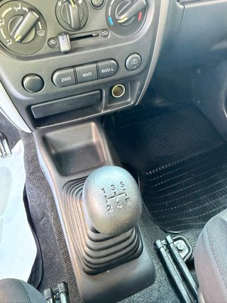 Suzuki Jimny 1.3 JLX 85Cv ¡PEGATINA C/MUY CUIDADO!