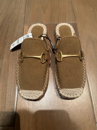 Mocasines Marrones con Hebilla Dorada