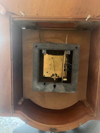 Reloj de sobremesa antiguo de madera
