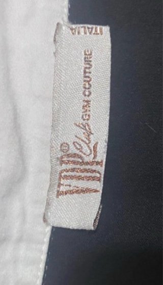 Maglia nera con colletto bianco brand VDP
