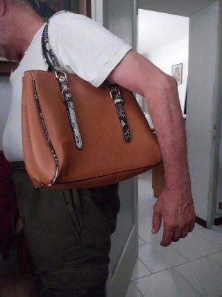 Borsa marrone con dettagli pitonati