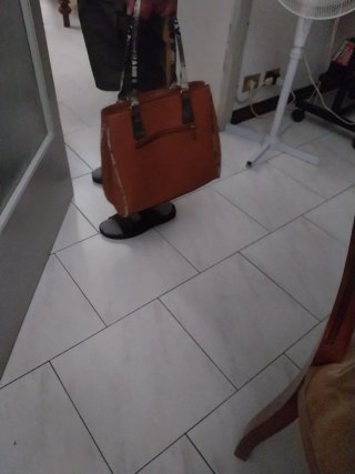 Borsa marrone con dettagli pitonati