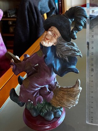 Figura de Bruja Decorativa