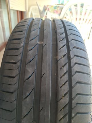 Neumático Continental 235 45 R18 W