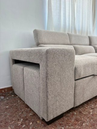 Sofá cama beige tela con 2 puffs