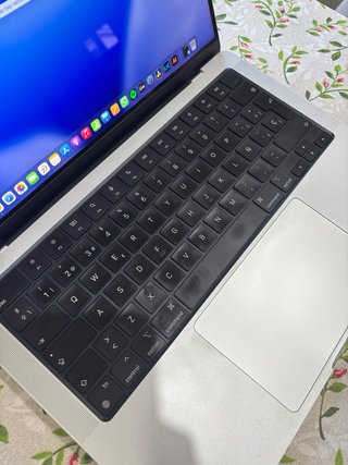 MacBook Pro 14 16GB RAM 512GB
