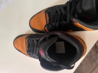 Air Jordan 1 Mid SE Negro Naranja