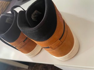 Air Jordan 1 Mid SE Negro Naranja