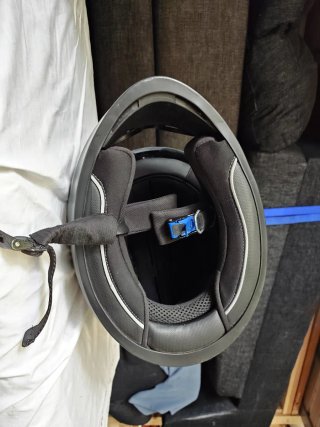 Casco de moto gris