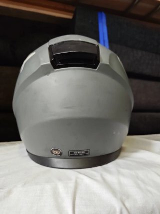 Casco de moto gris