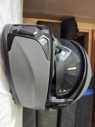 Casco de moto gris