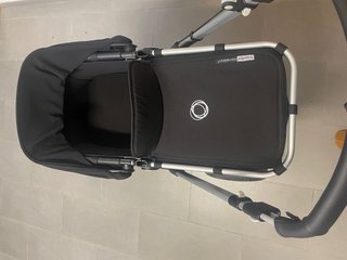 Carrito de bebé Bugaboo negro