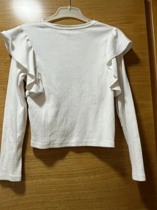 Camiseta blanca manga larga con volantes