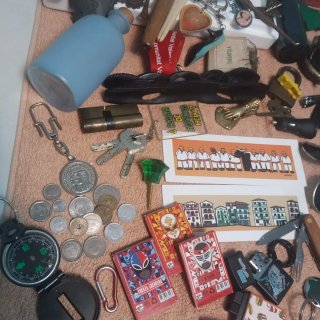 Lote de objetos antiguos y coleccionables