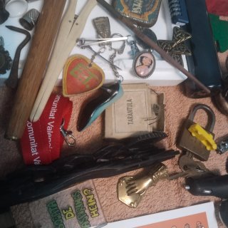 Lote de objetos antiguos y coleccionables