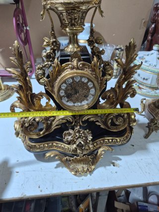 Reloj de mesa antiguo dorado