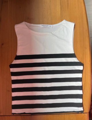 Top Stradivarius Rayas Blanco y Negro Talla S