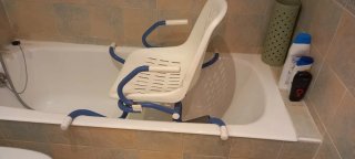 Silla de ducha para personas impedidas .