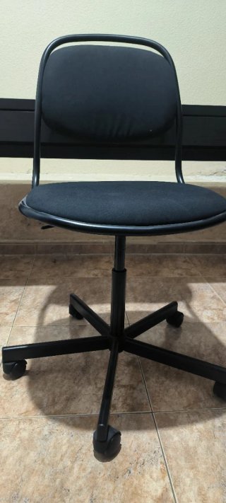 Silla de oficina negra