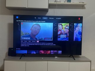 TV Hisense 85 Negra pantalla de 85 pulgada