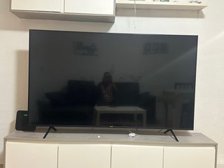 TV Hisense 85 Negra pantalla de 85 pulgada