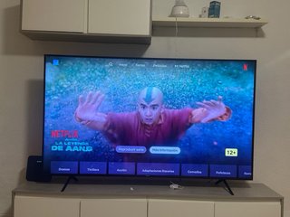TV Hisense 85 Negra pantalla de 85 pulgada