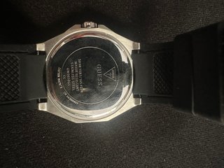 Reloj Guess Verde y Plateado